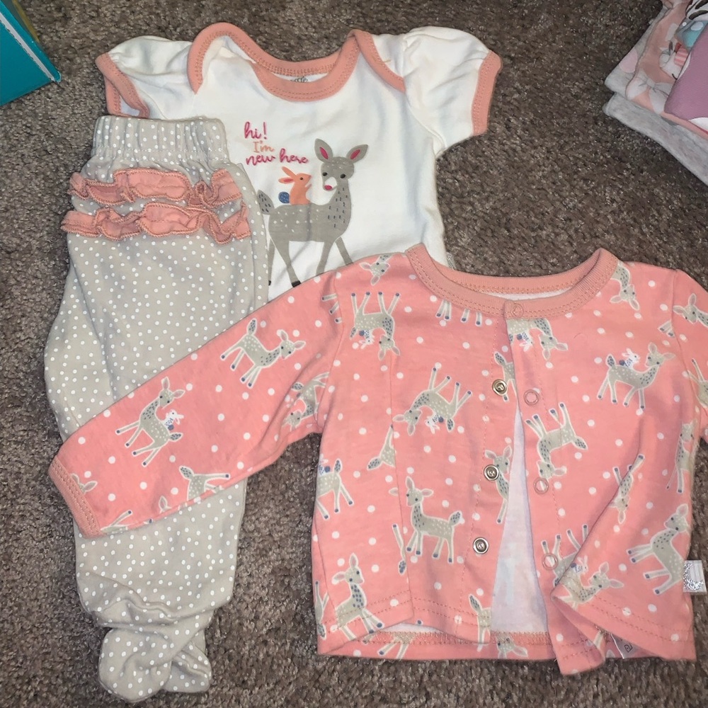 3 piece baby girl outfit. 0-3 months